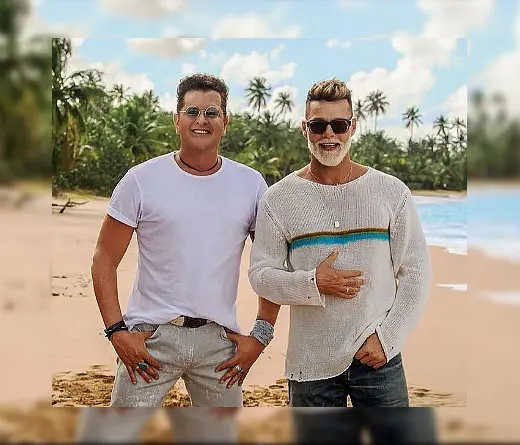  Carlos Vives y Ricky Martin le declaran su amor a Puerto Rico en Cancin Bonita